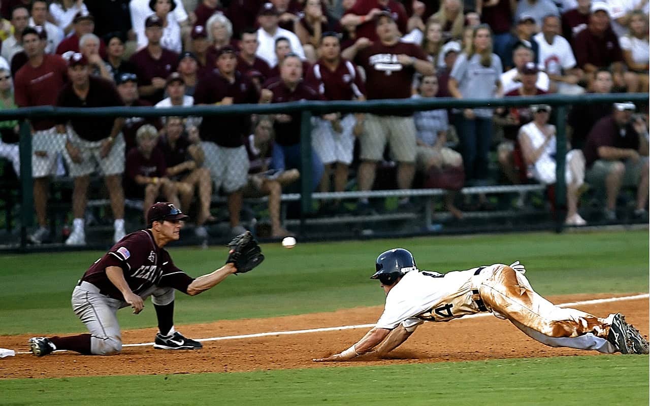 how to play third base